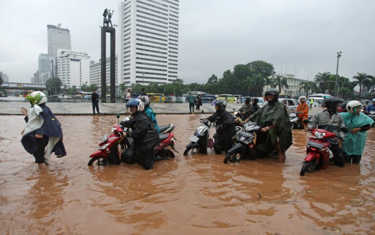 Berita Bencana Alam Banjir Di Jakarta - Homecare24